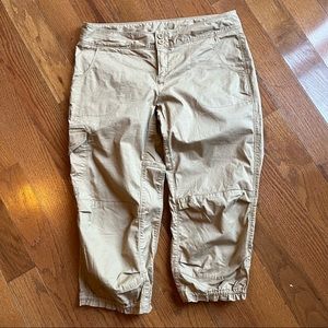 ⭐️The North Face⭐️ cargo capri pants - tan - 10